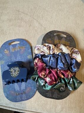 Kitsch x Harry Potter Hufflepuff Blue Hair Claw + Multi-Color Scrunchie Set